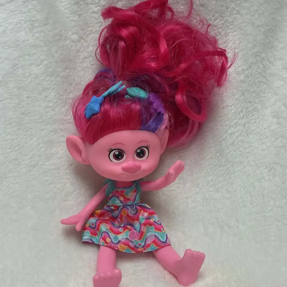 DreamWorks Trolls Band‎ Together Hairsational Reveals Queen Poppy Fashion Doll